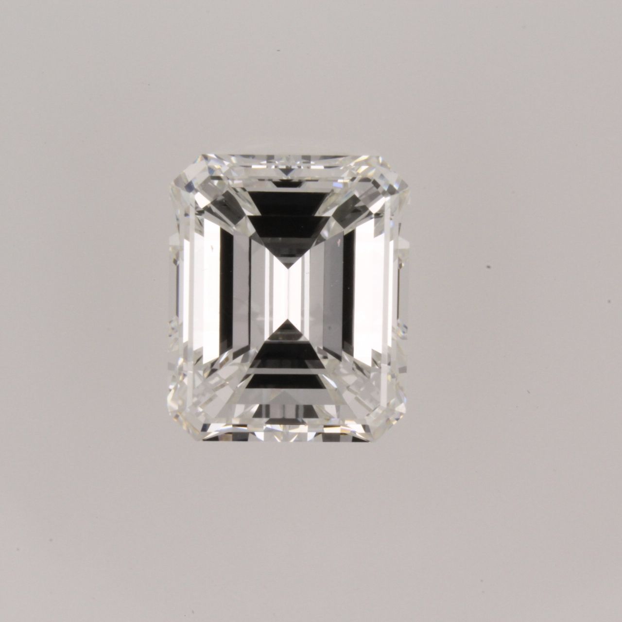 3.01 ct Emerald diamond