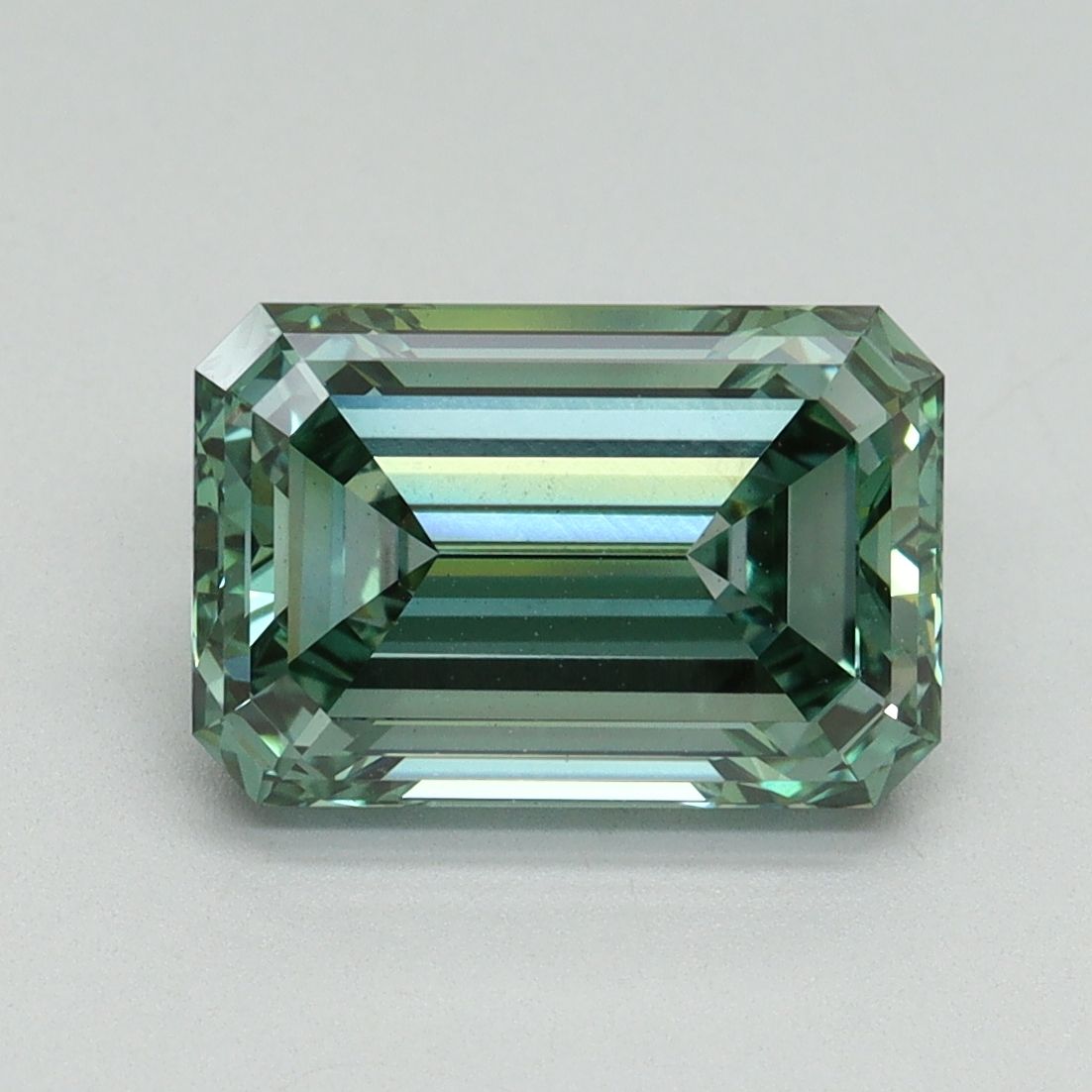3.06 ct Emerald diamond