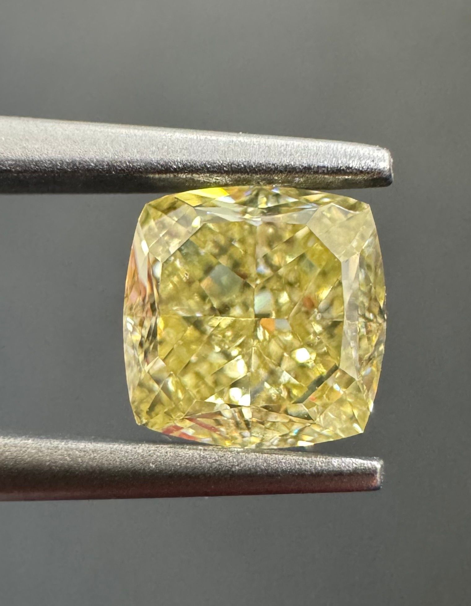 1.10 ct Cushion Modified diamond