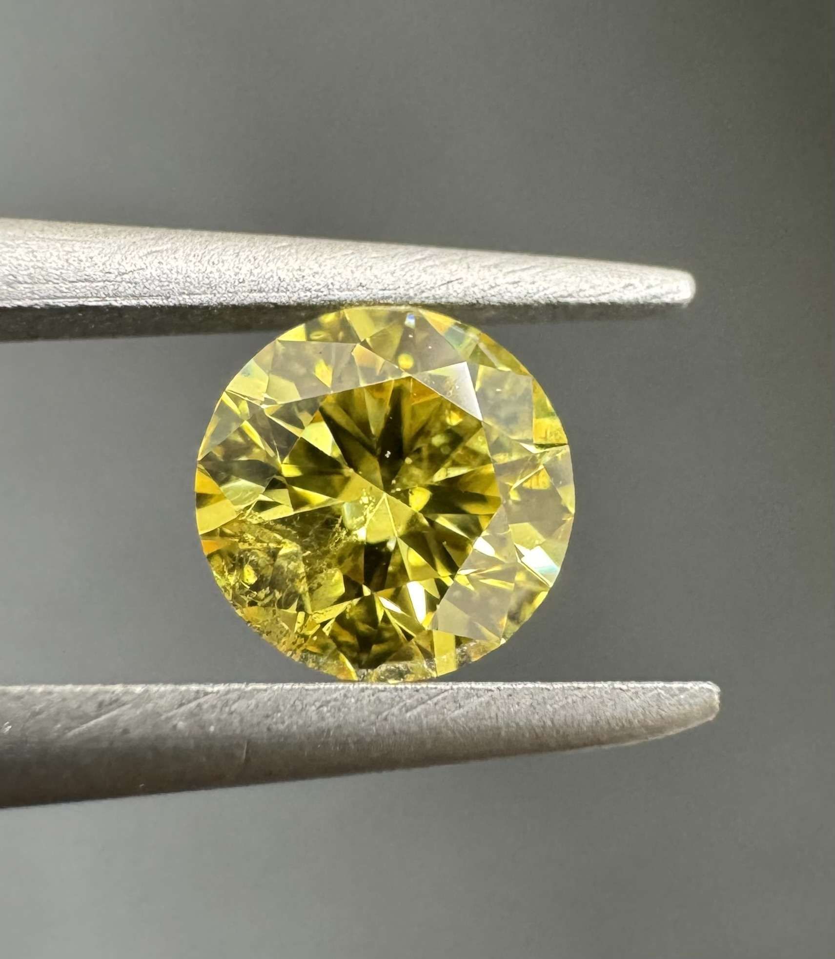 Diament 0.37 ct Fancy Vivid Yellow/