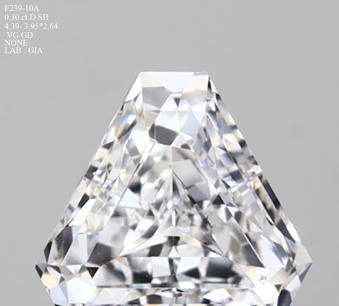 0.3 ct Triangular Diamond