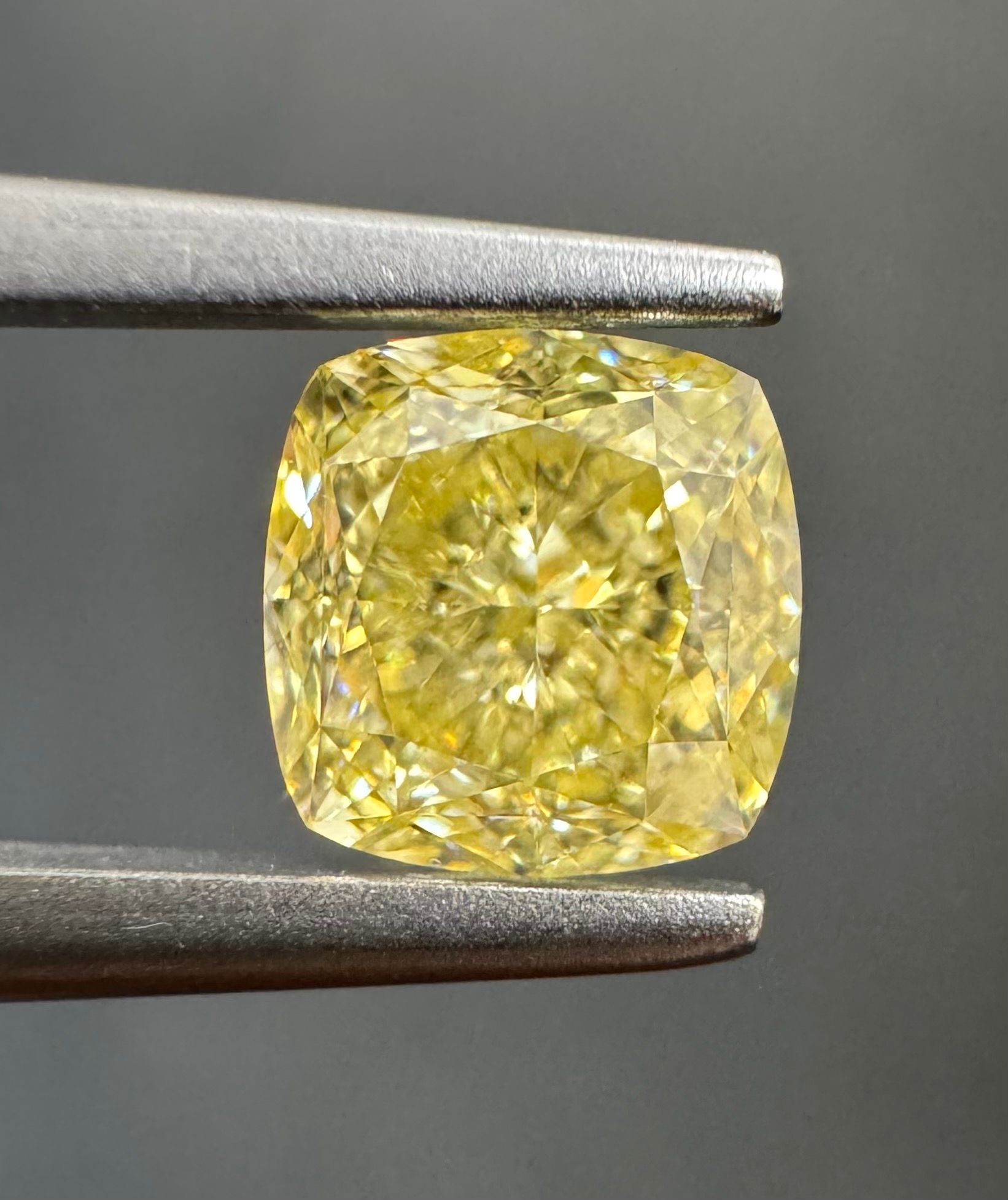 1.02 ct Cushion Brilliant diamond
