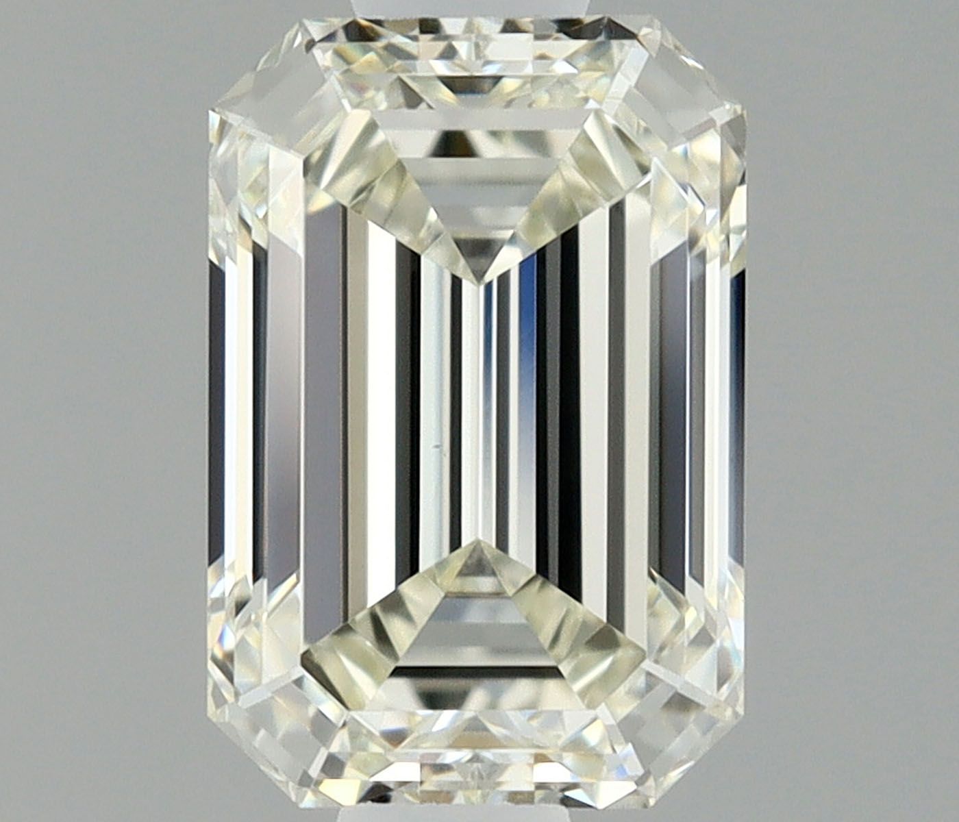0.76 ct Emerald diamond