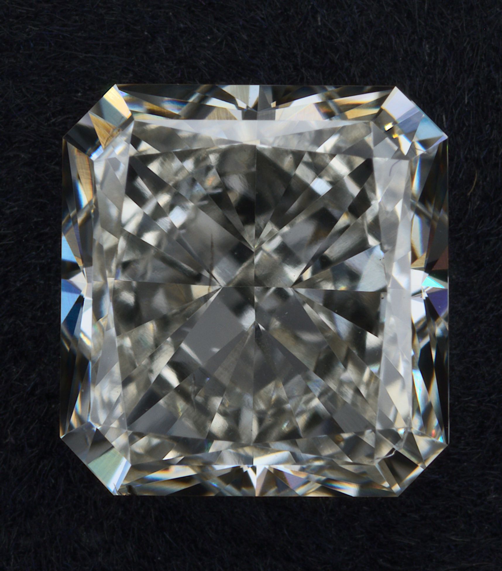 2.00 ct. radiant Lab Grown Diamond front image