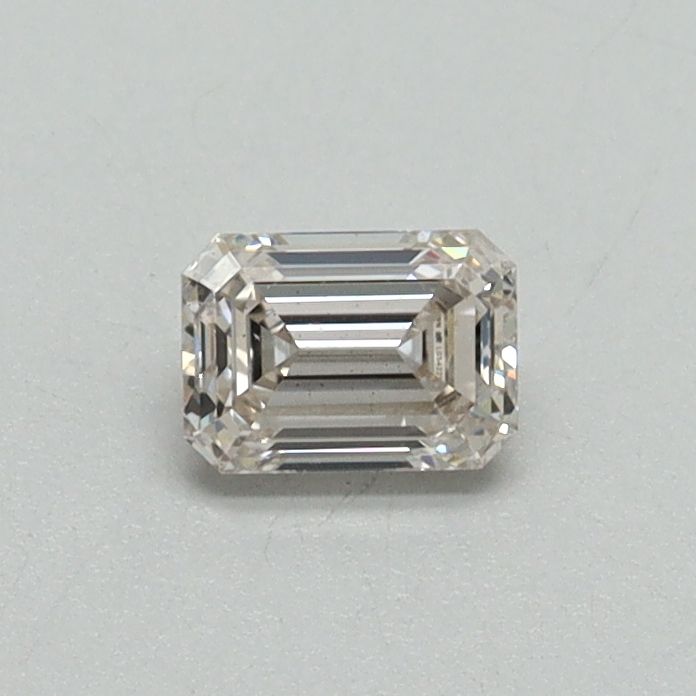 0.32 ct Emerald diamond