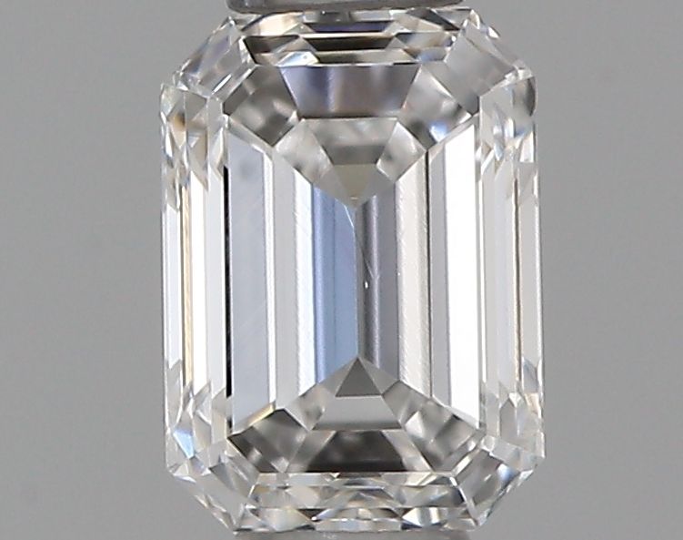 0.32 ct Emerald diamond