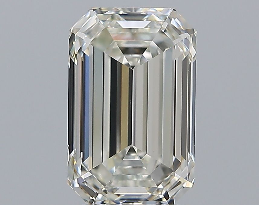 2.81 ct Emerald diamond