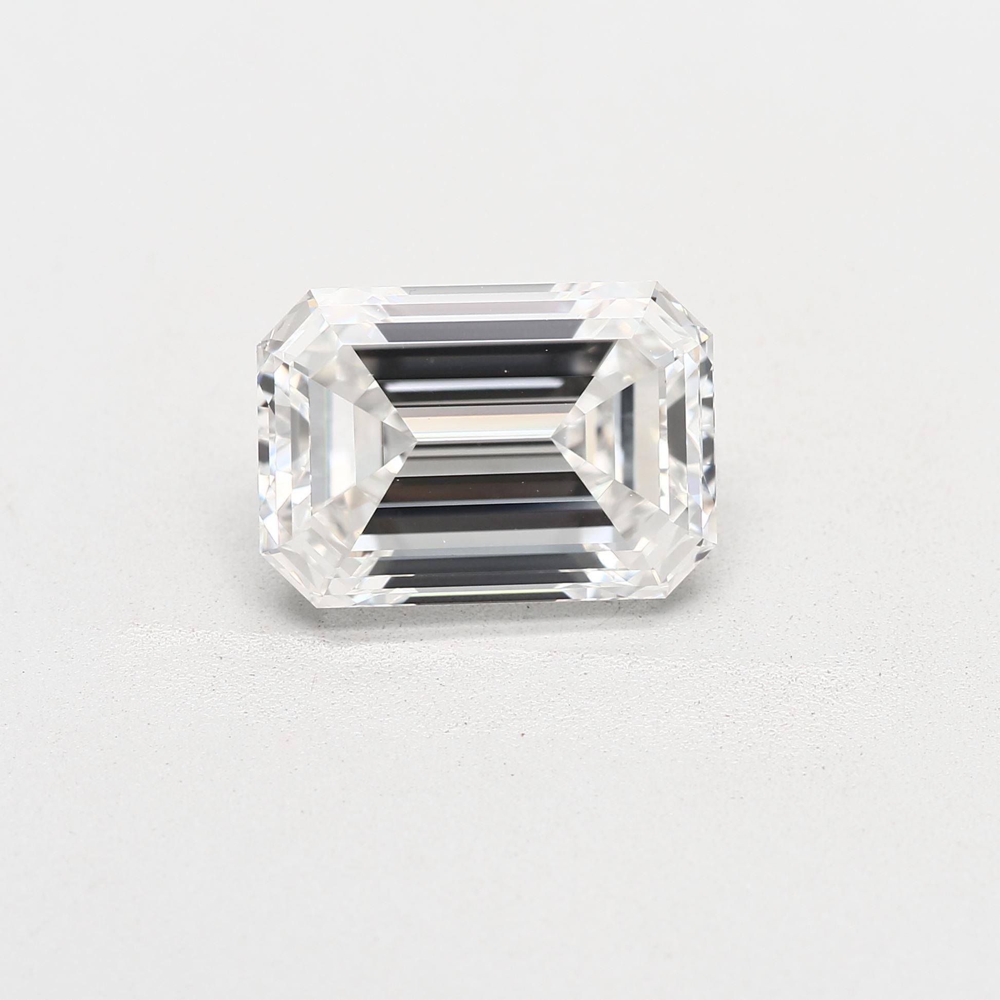 3.01 ct Emerald diamond