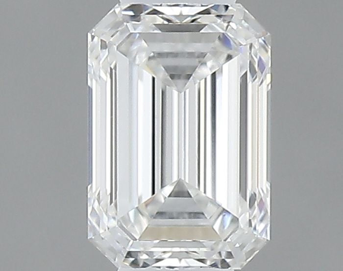0.32 ct Emerald diamond
