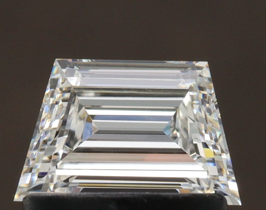 0.6 ct Trapezoid Diamond