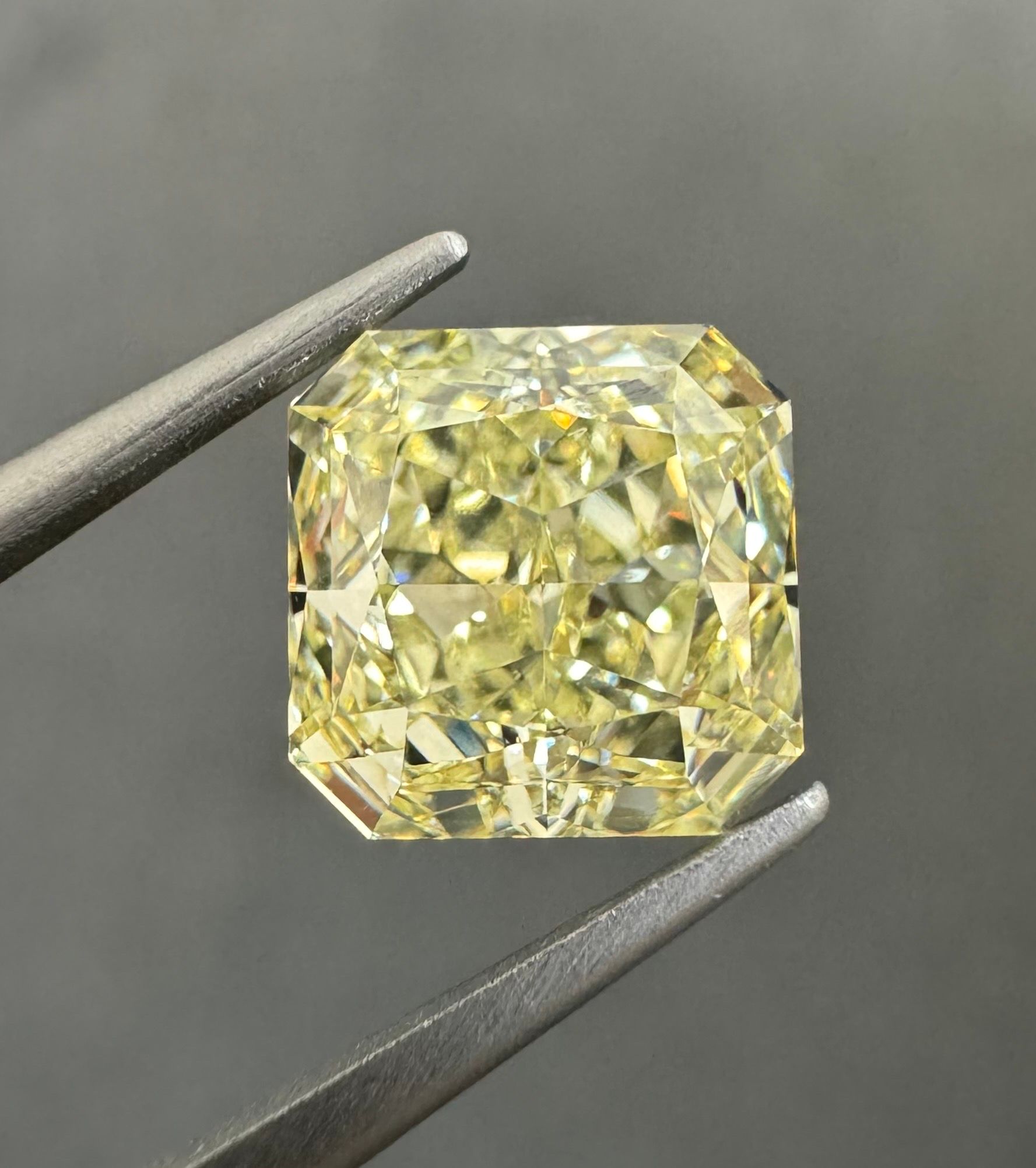 2.66 ct Square diamond