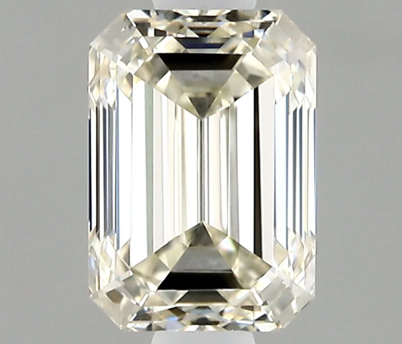 0.90ct Emerald diamond