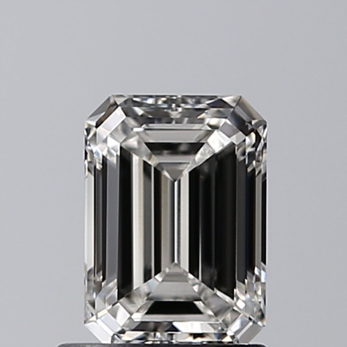 0.90 ct. emerald Lab Grown Diamond front image