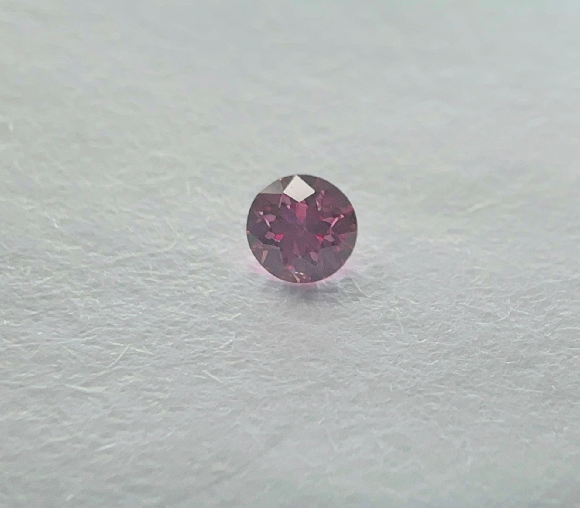 Diament 0.08 ct Fancy Vivid Pink/