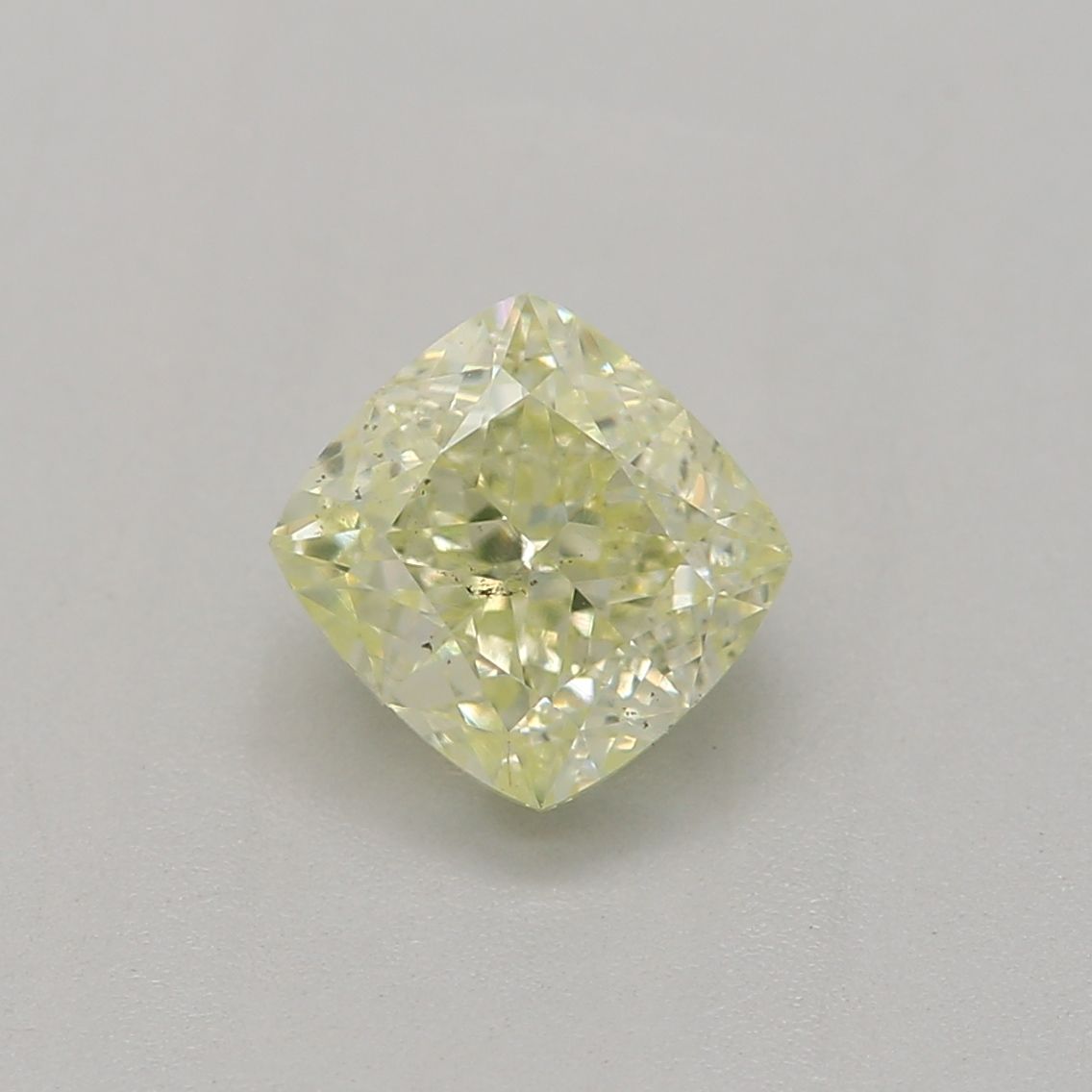 Diament 0.7 ct Light Greenish Yellow/SI1