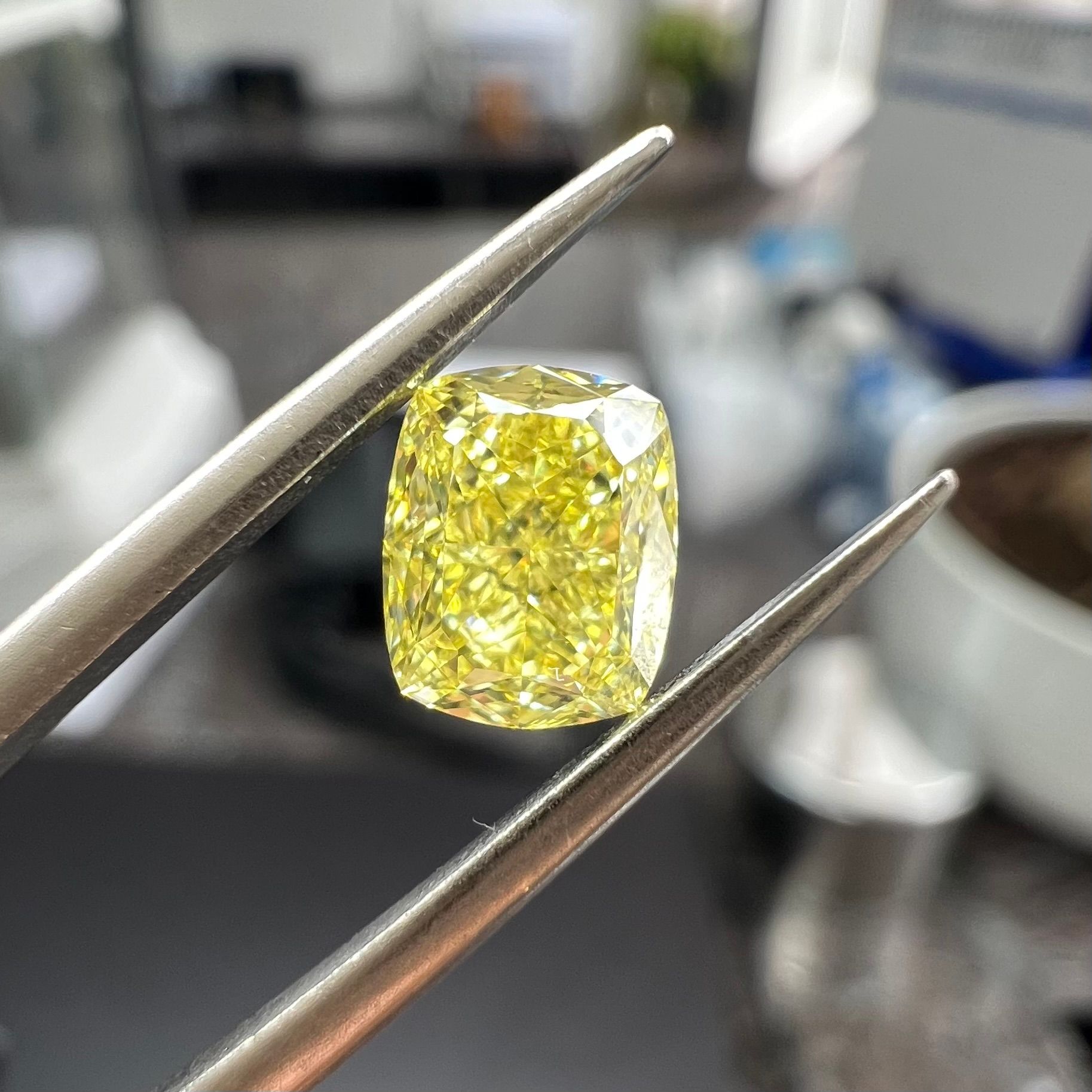 1.01 ct Cushion Brilliant diamond