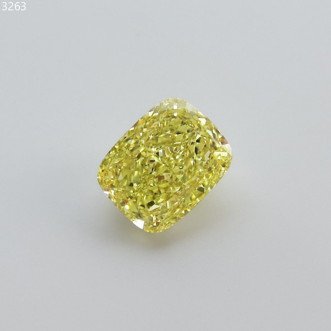 2.18 ct Cushion Brilliant diamond