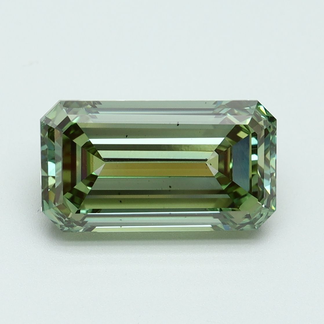 3.06 ct Emerald diamond
