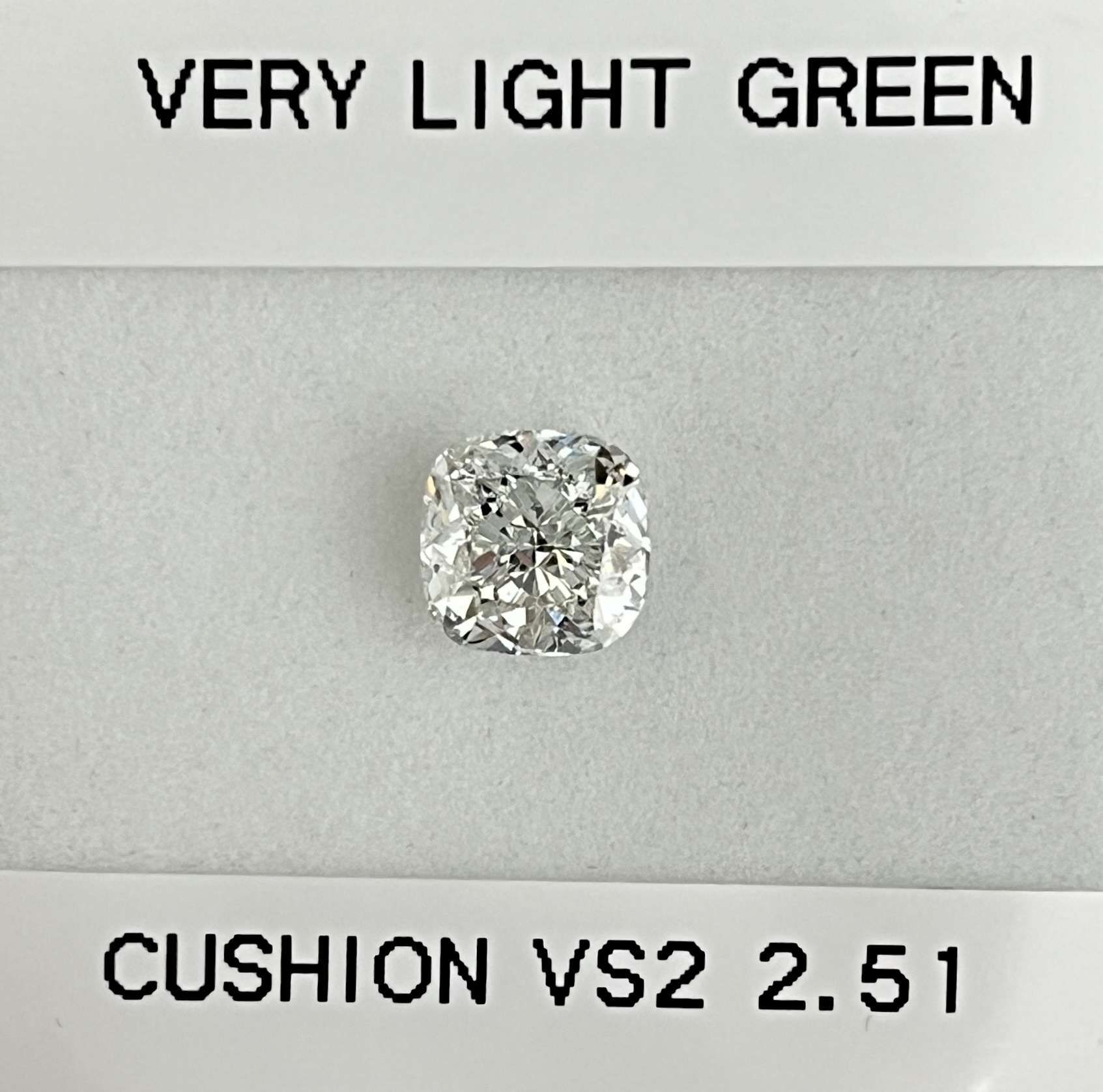 2.51 ct Cushion Brilliant diamond