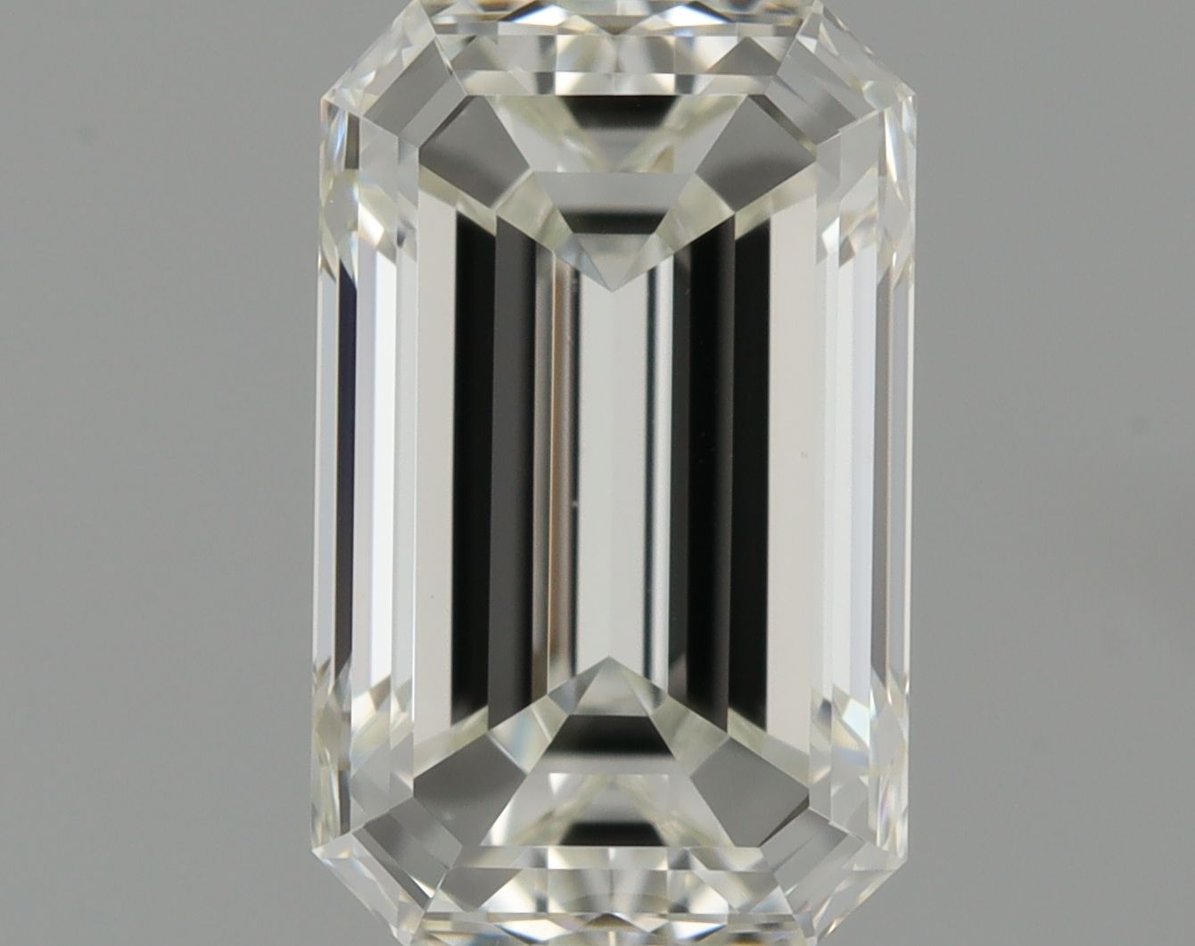 0.81 ct Emerald diamond