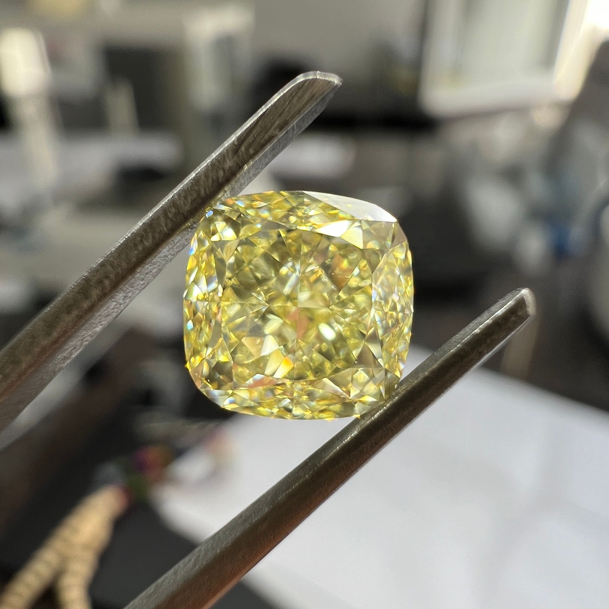 Diament 1.5 ct Fancy Yellow/VS2