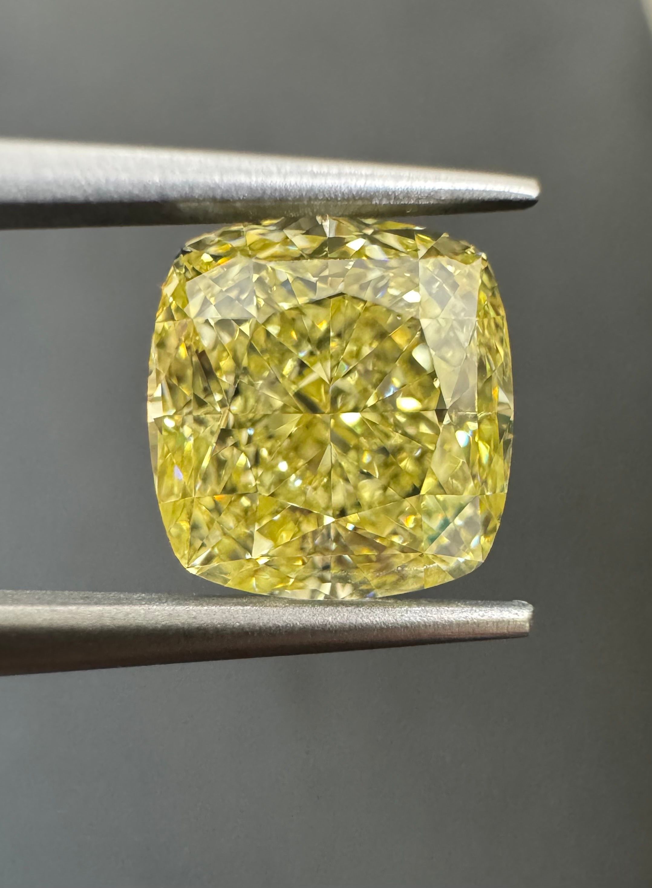 3.03 ct Cushion Brilliant diamond