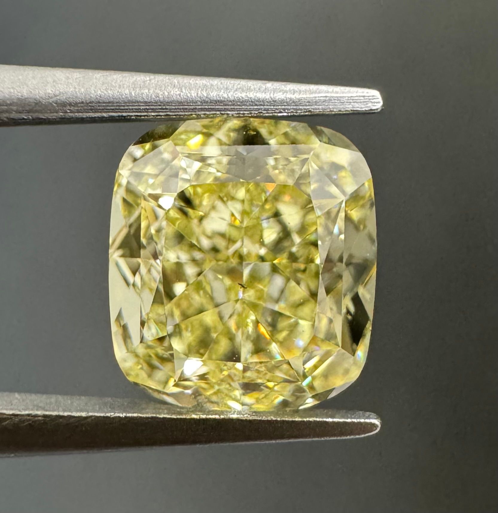 1.70 ct Cushion Brilliant diamond