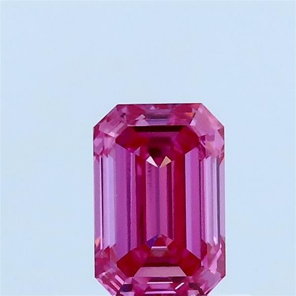 0.56 ct Emerald diamond