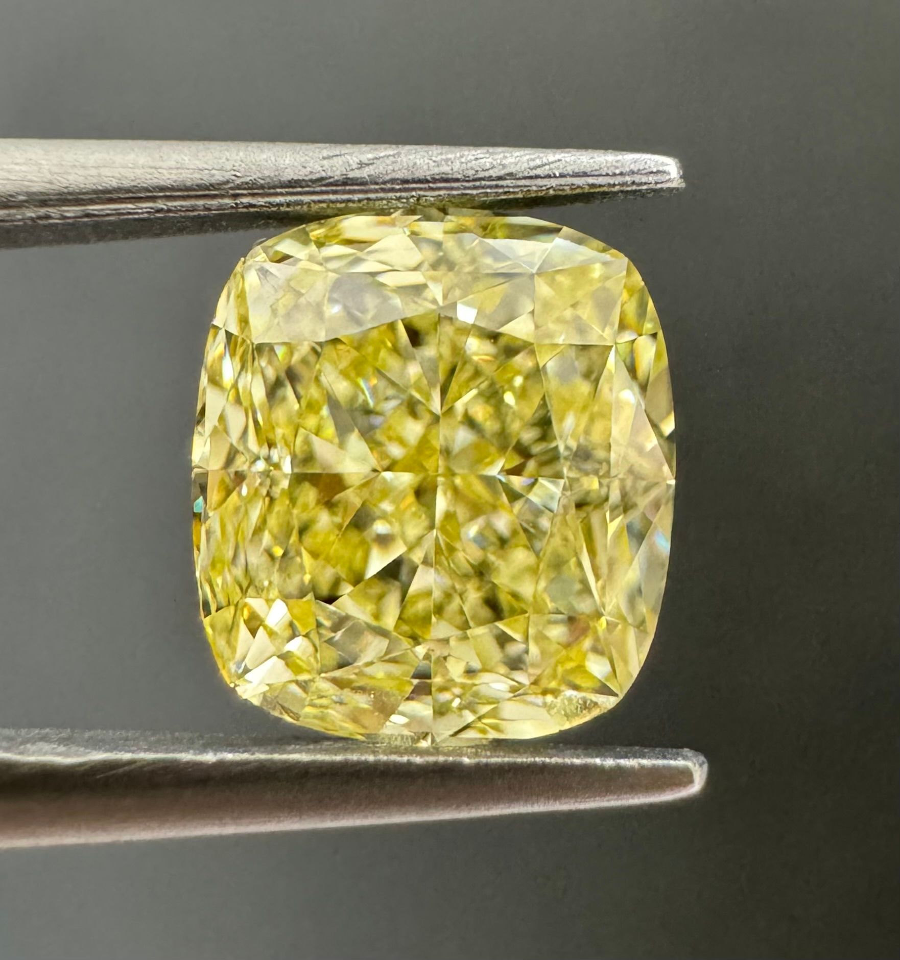 1.51 ct Cushion Brilliant diamond