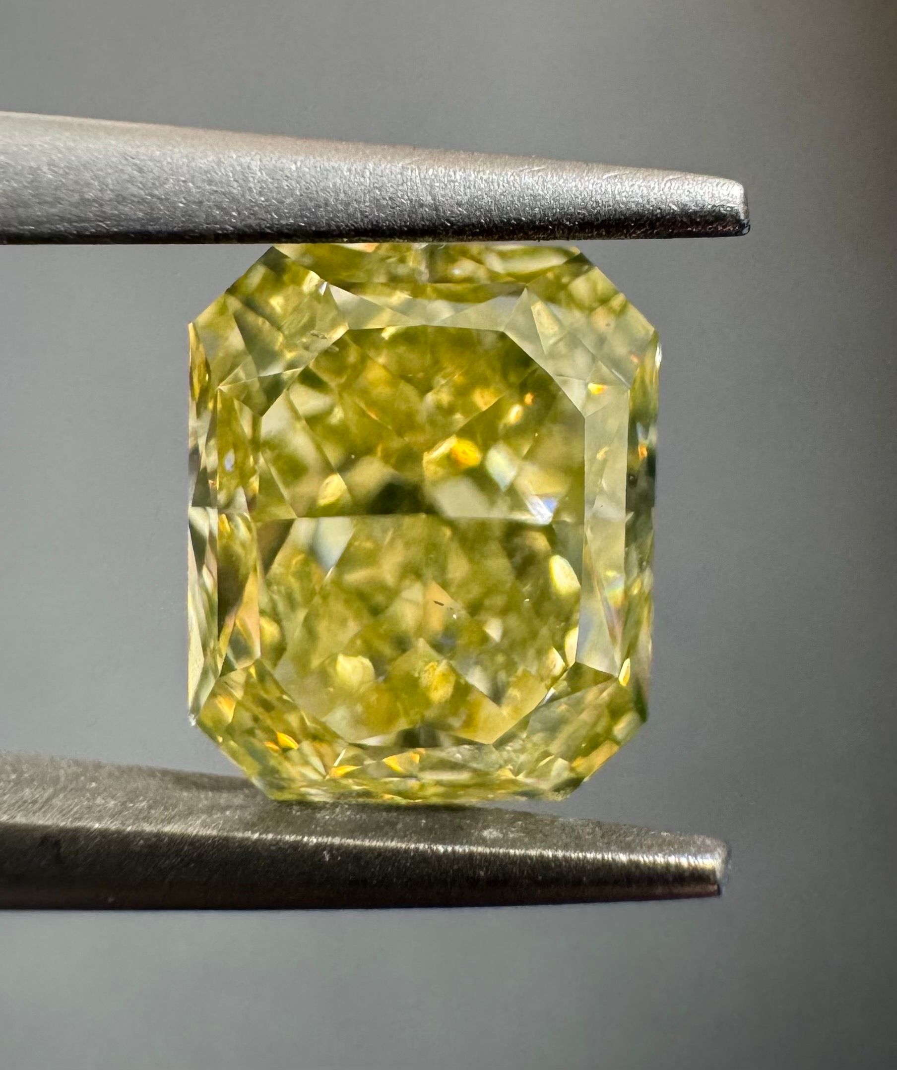 1.26 ct Radiant diamond