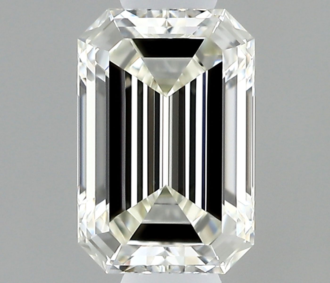 0.51 ct Emerald diamond