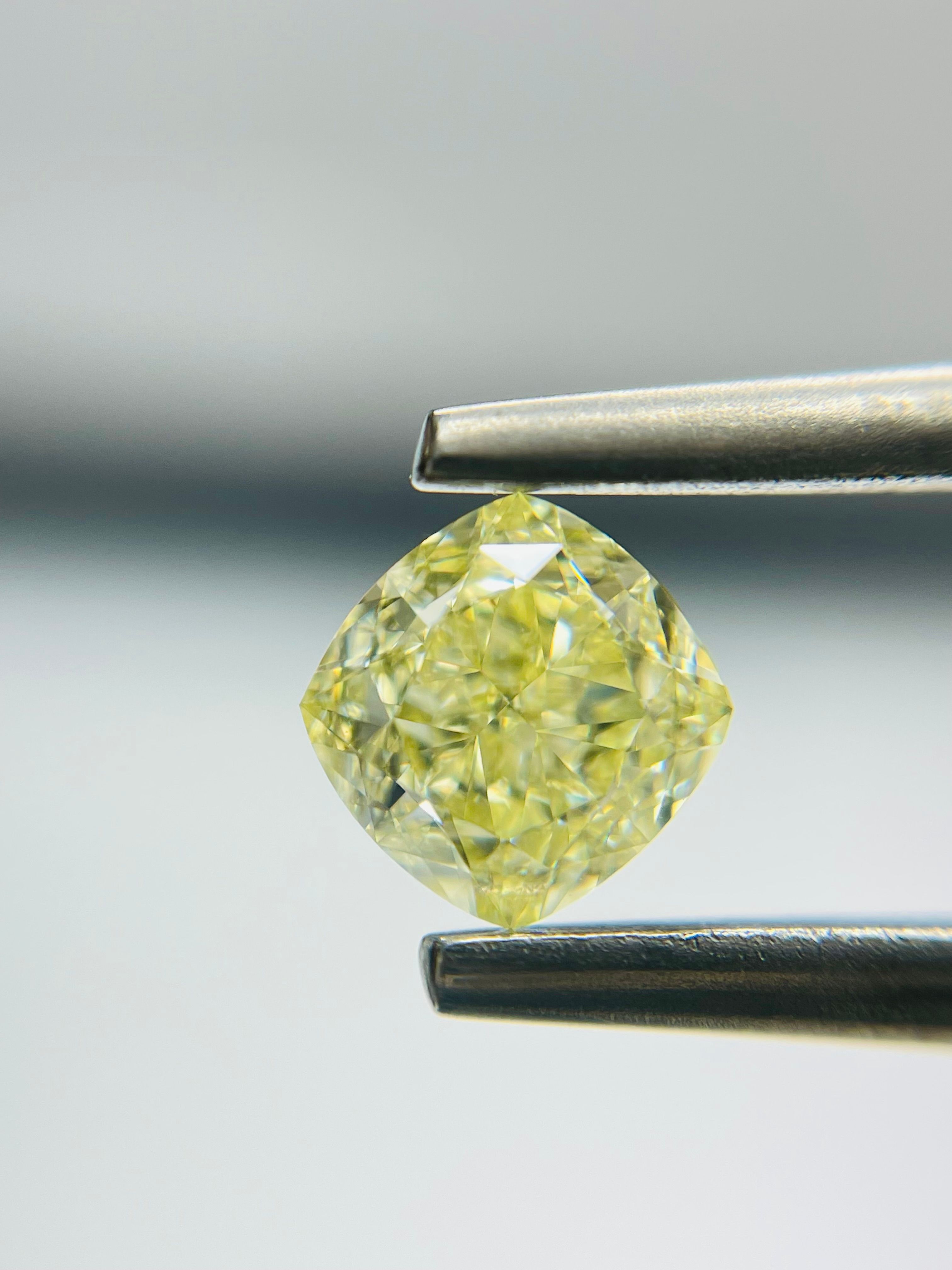 Diament 1.0 ct Fancy Light Yellow/VVS2