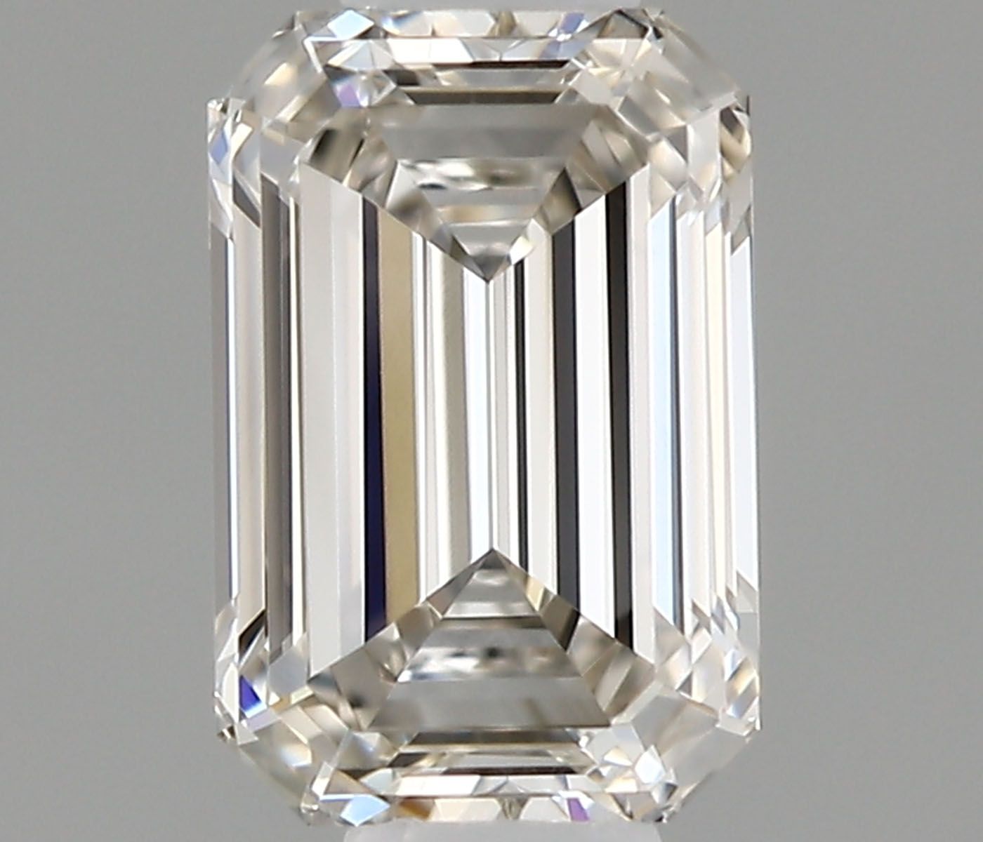 0.42 ct Emerald diamond