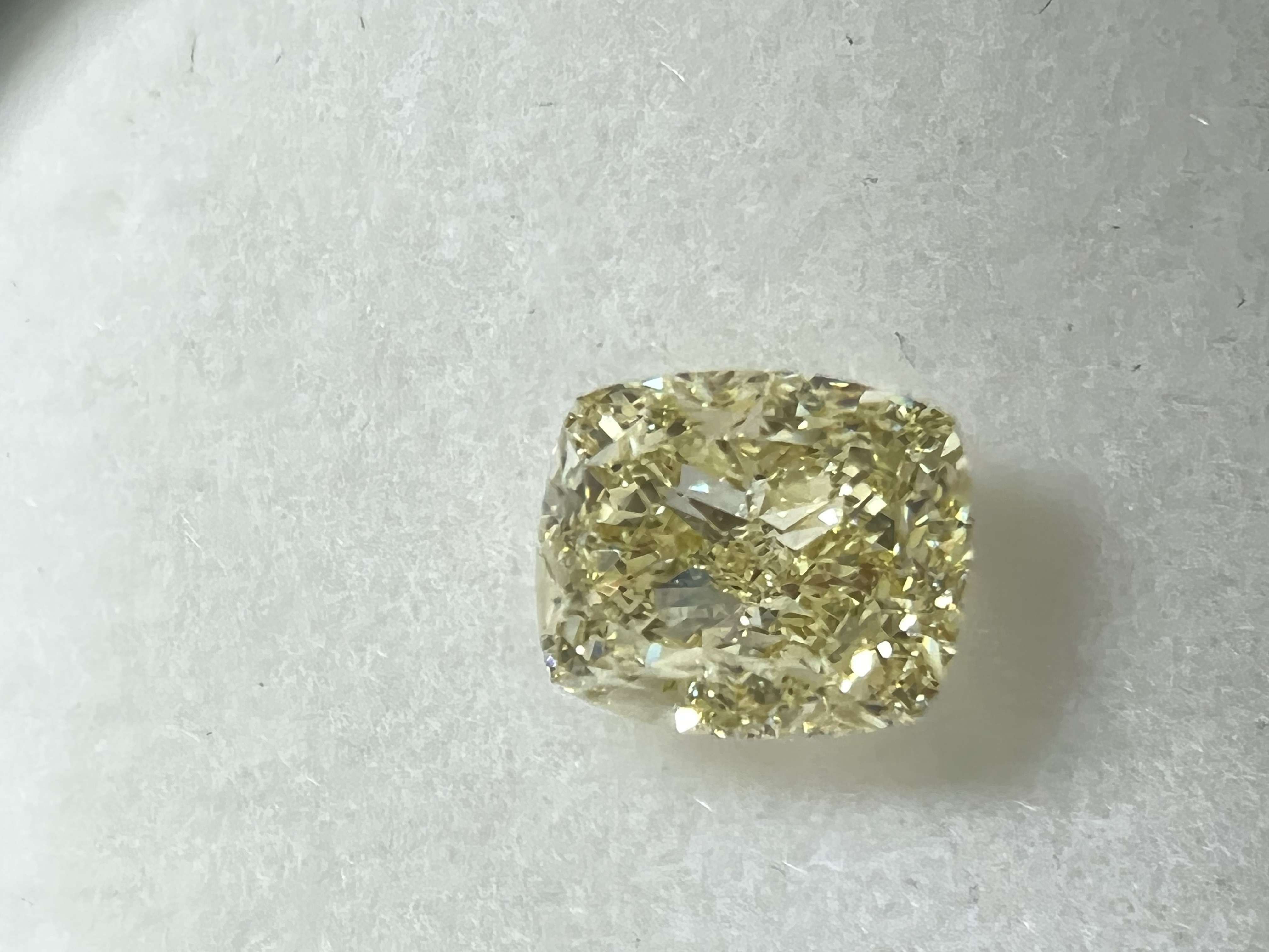 2.01 ct Cushion Brilliant diamond
