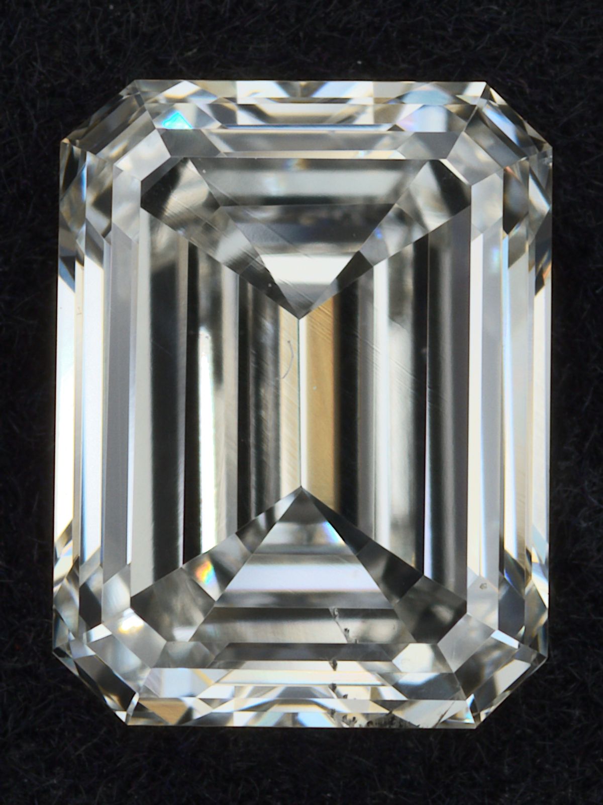 1.01 ct. emerald Lab Grown Diamond front image