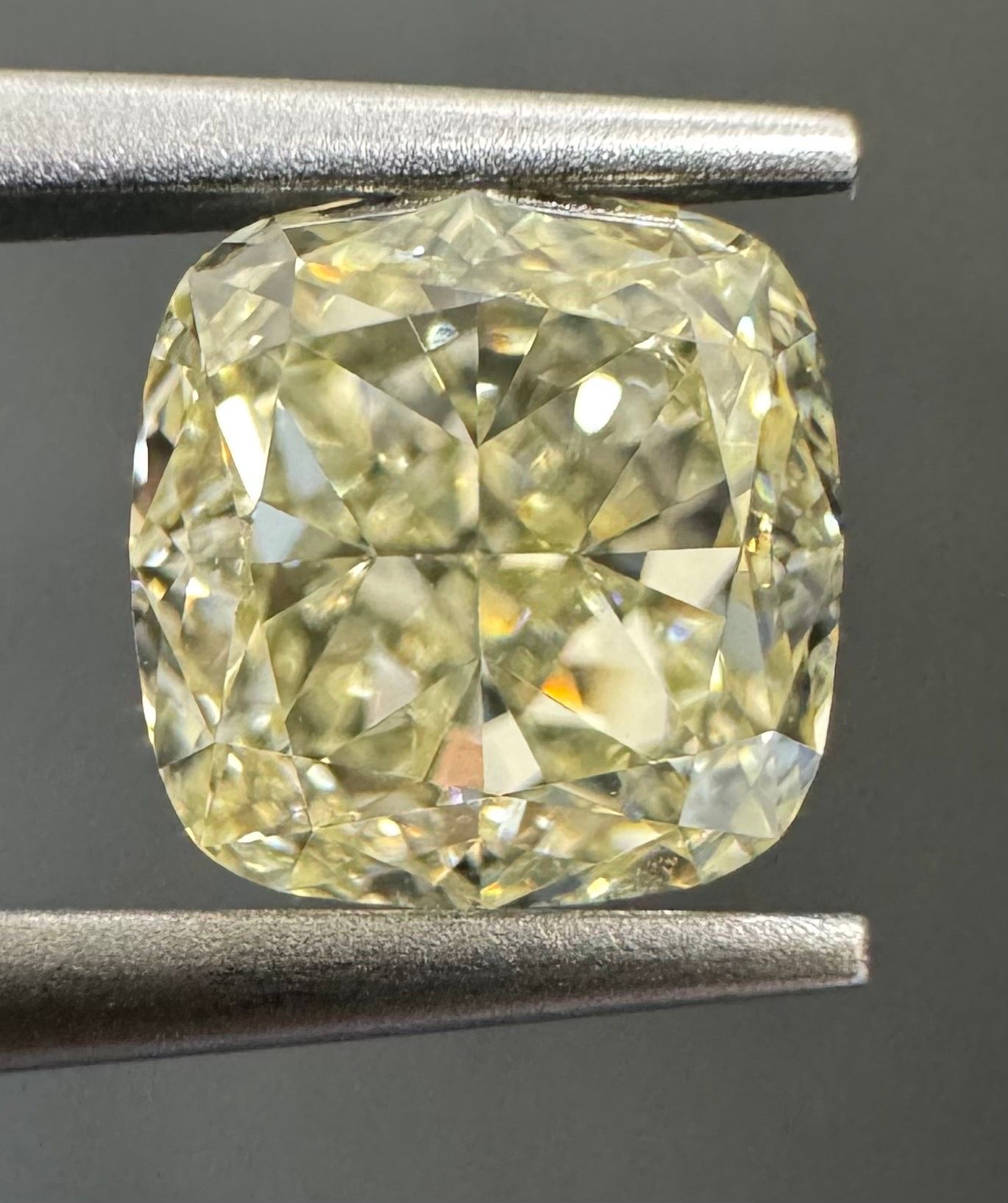 1.09 ct Cushion Brilliant diamond