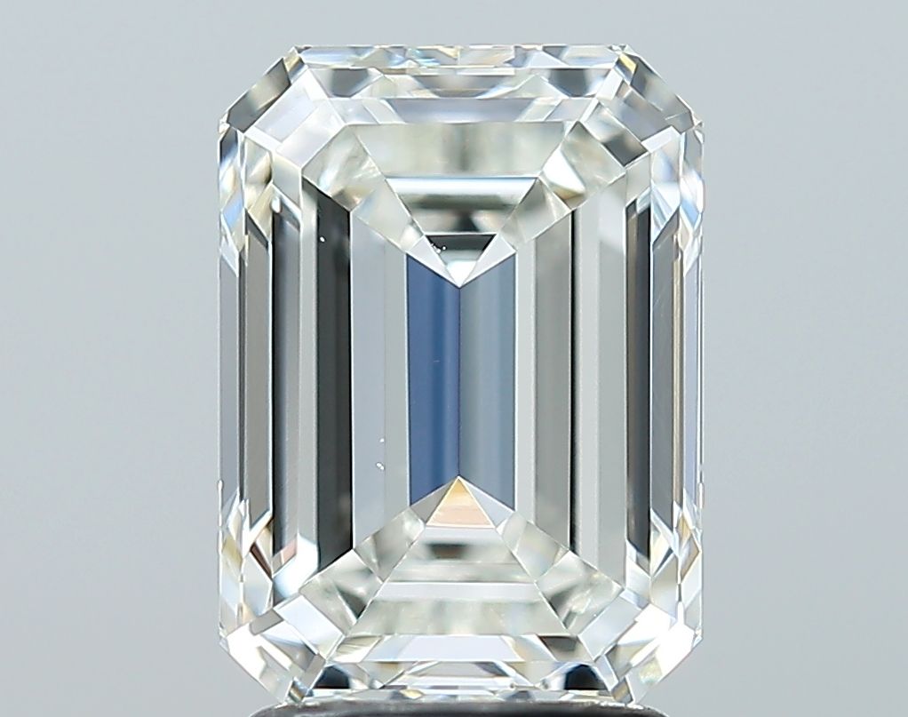 2.70 ct Emerald diamond