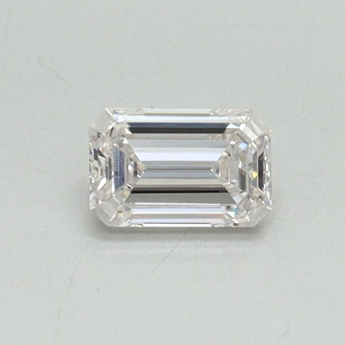 0.32 ct Emerald diamond