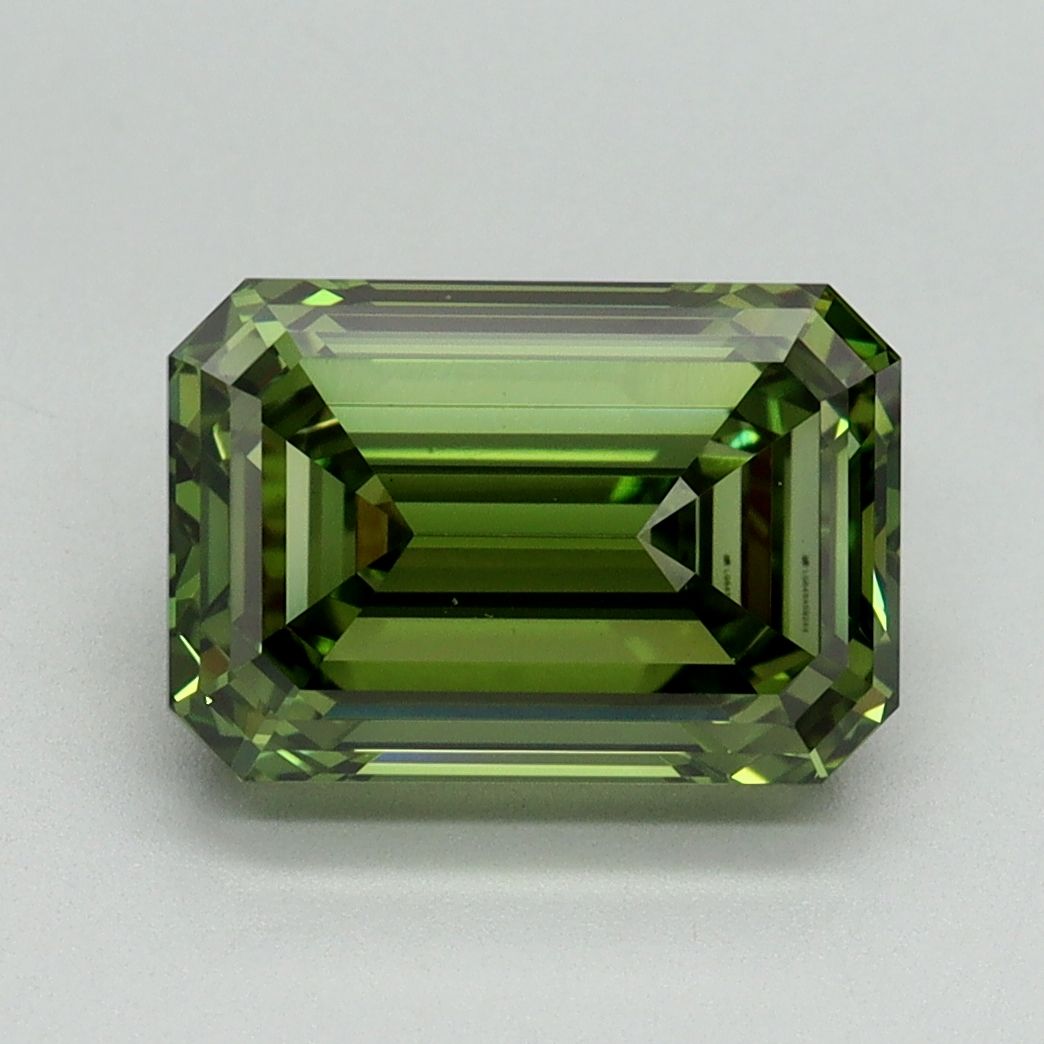 3.15 ct Emerald diamond