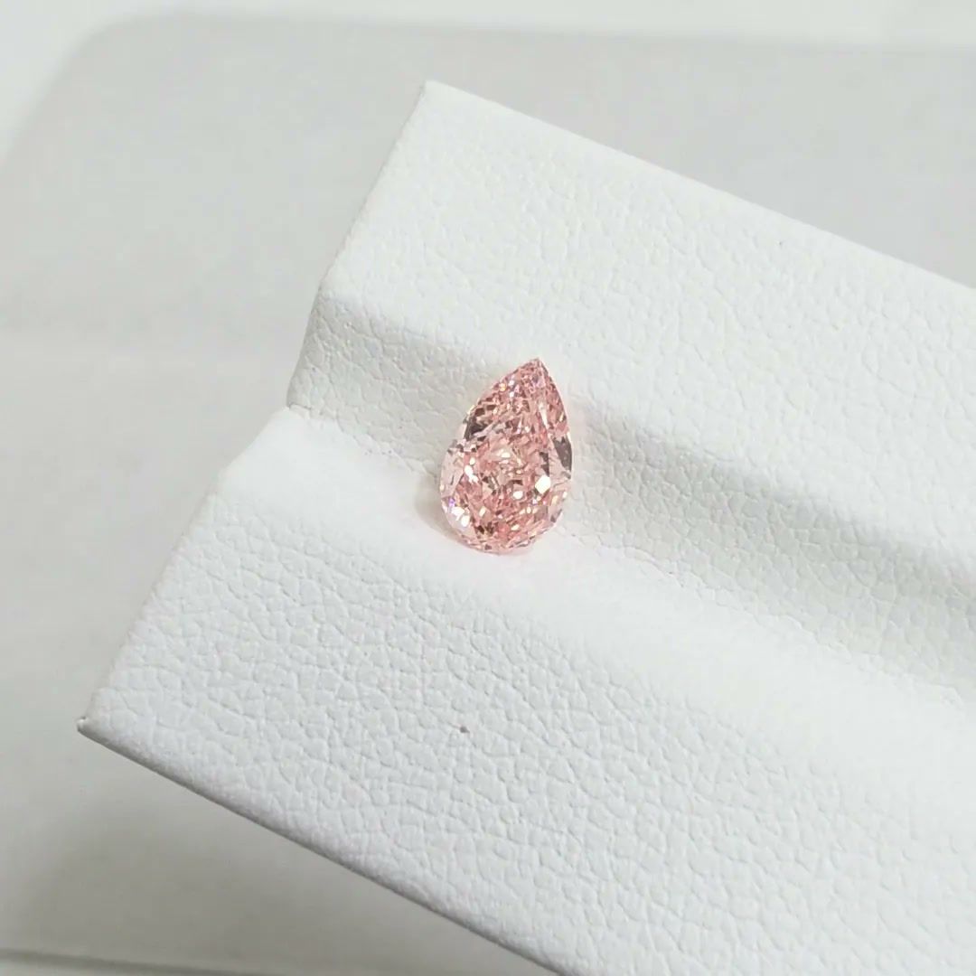 1.01 CT Fancy Vivid Pink PEAR