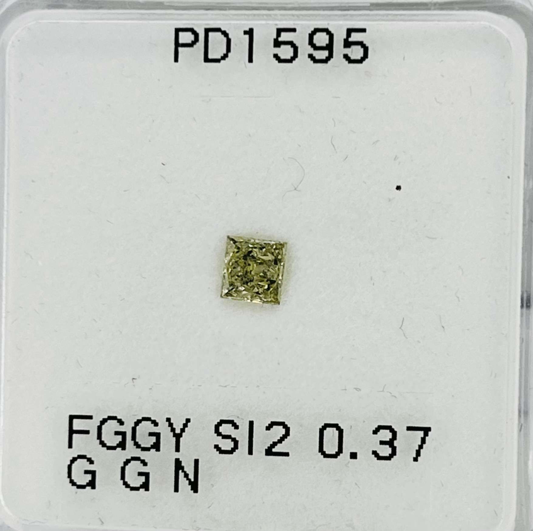 Diament 0.37 ct Fancy Grayish Greenish Yellow/