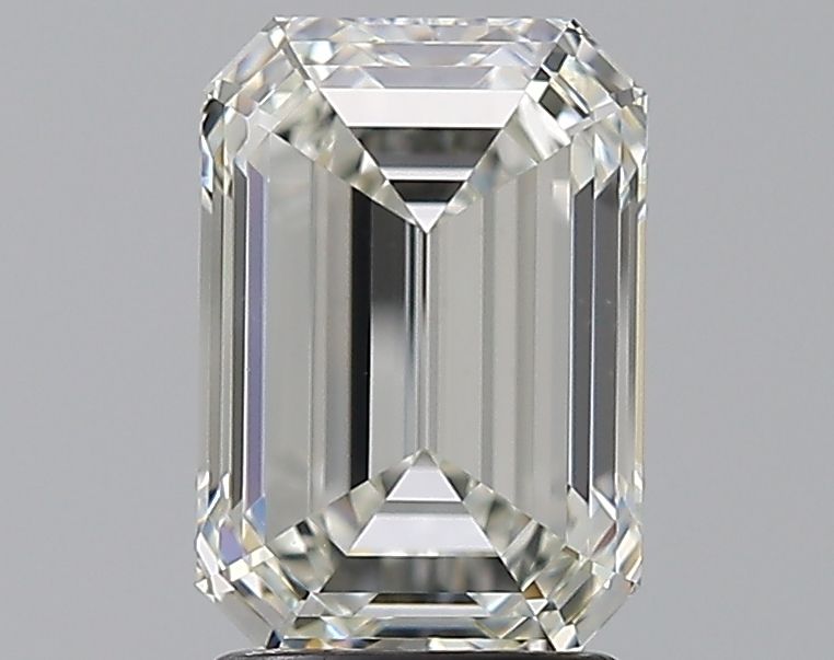 2.21 ct Emerald diamond