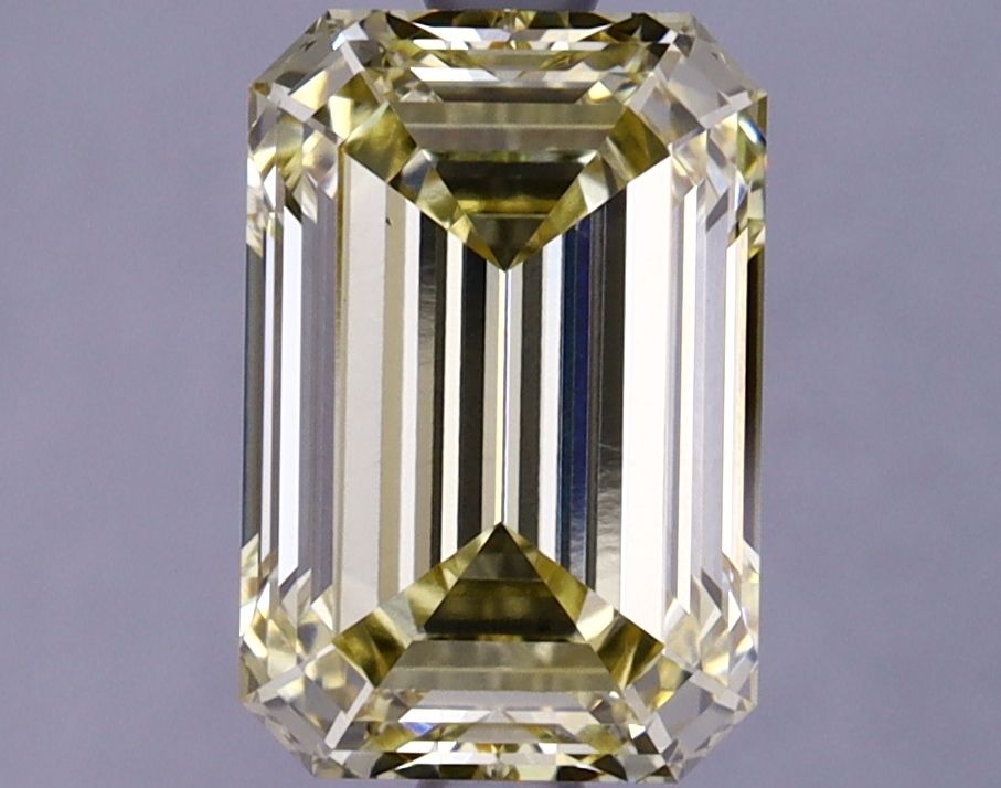2.56 ct Emerald diamond