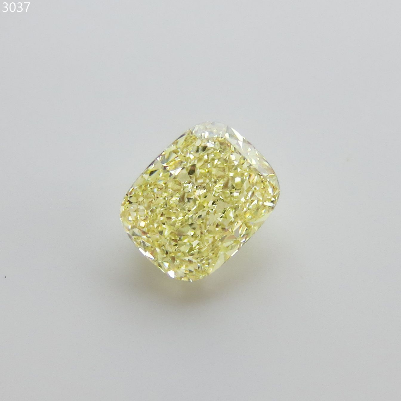 2.52 ct Cushion Brilliant diamond