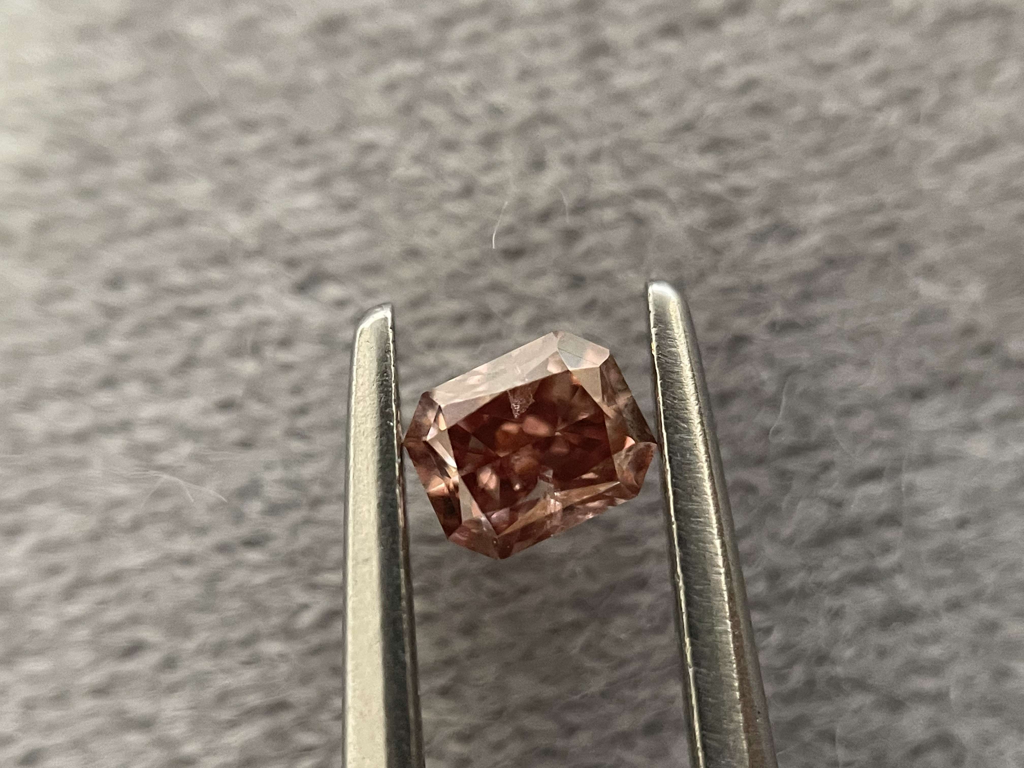Diament 0.2 ct Fancy Deep Brownish Orangey Pink/