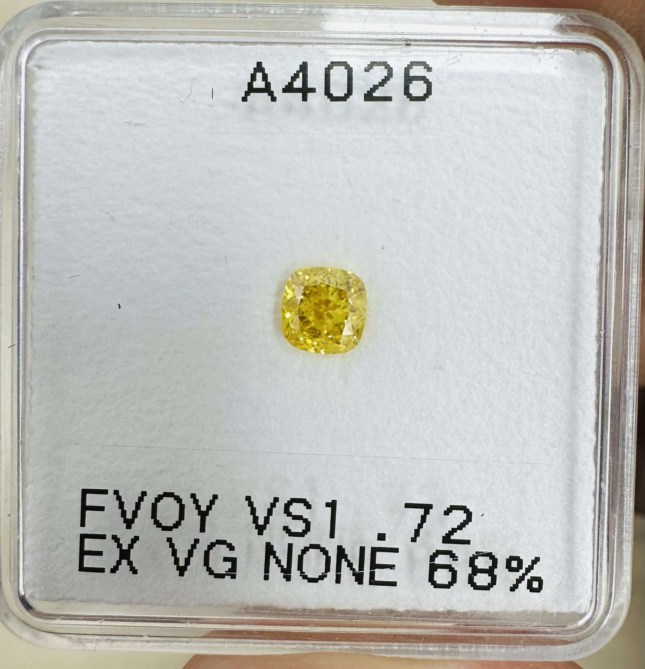 Diament 0.72 ct Fancy Vivid Orangey Yellow/VS1