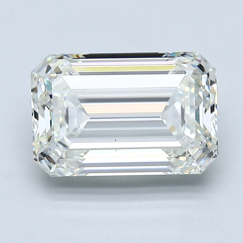 2.70 ct Emerald diamond