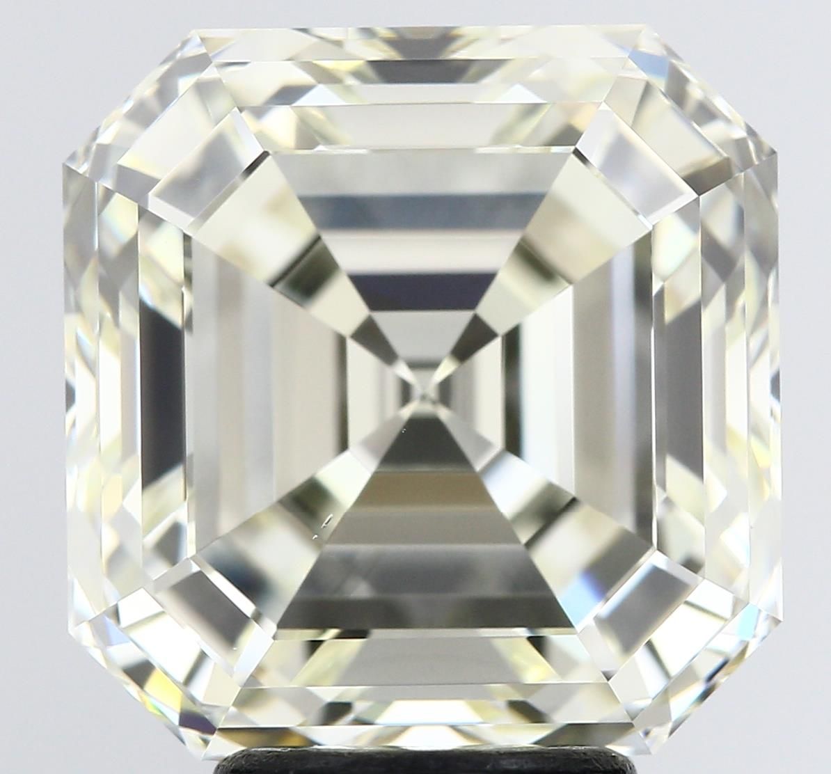 6.03 ct Square emerald Diamond