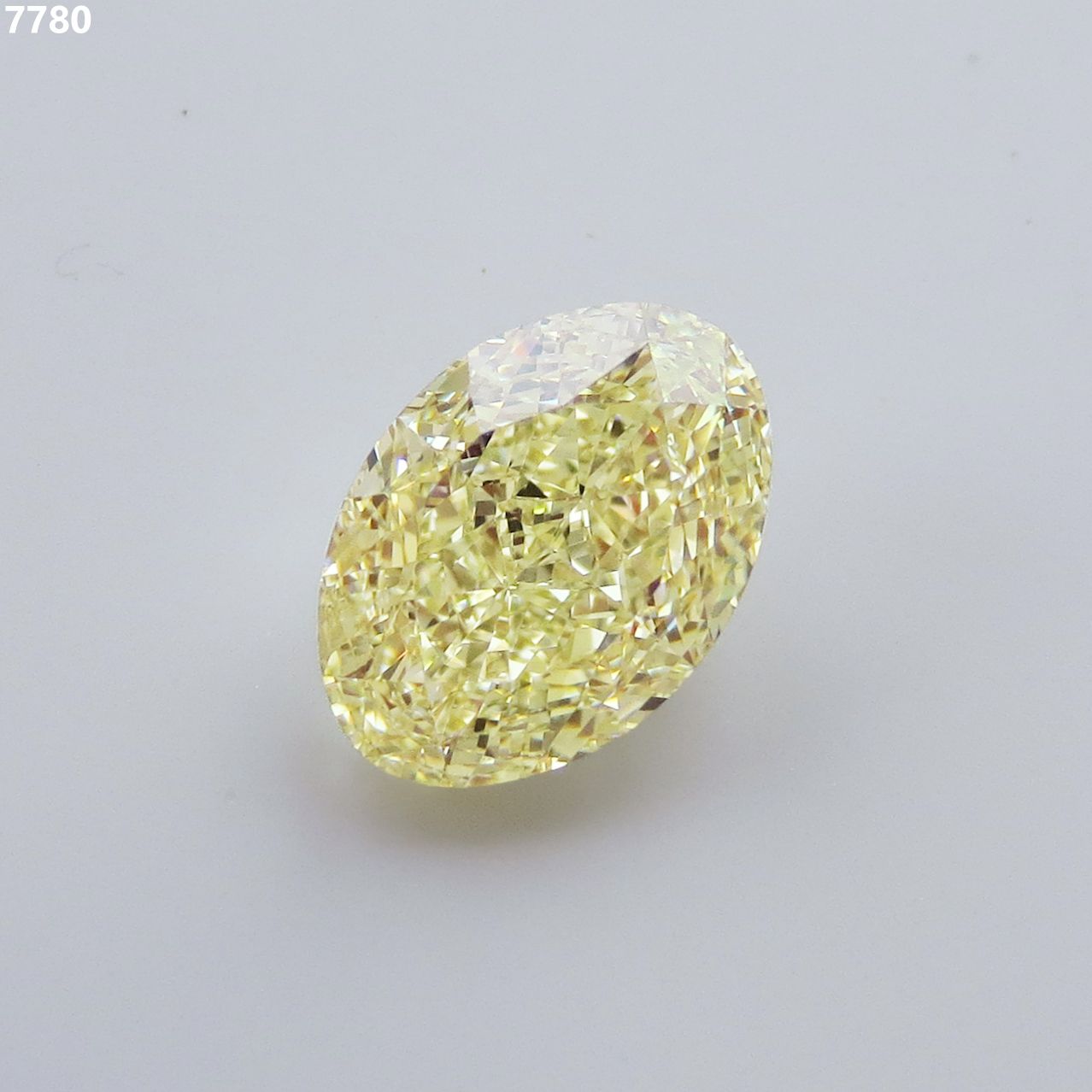 Diament 4.32 ct Fancy Yellow/VS1
