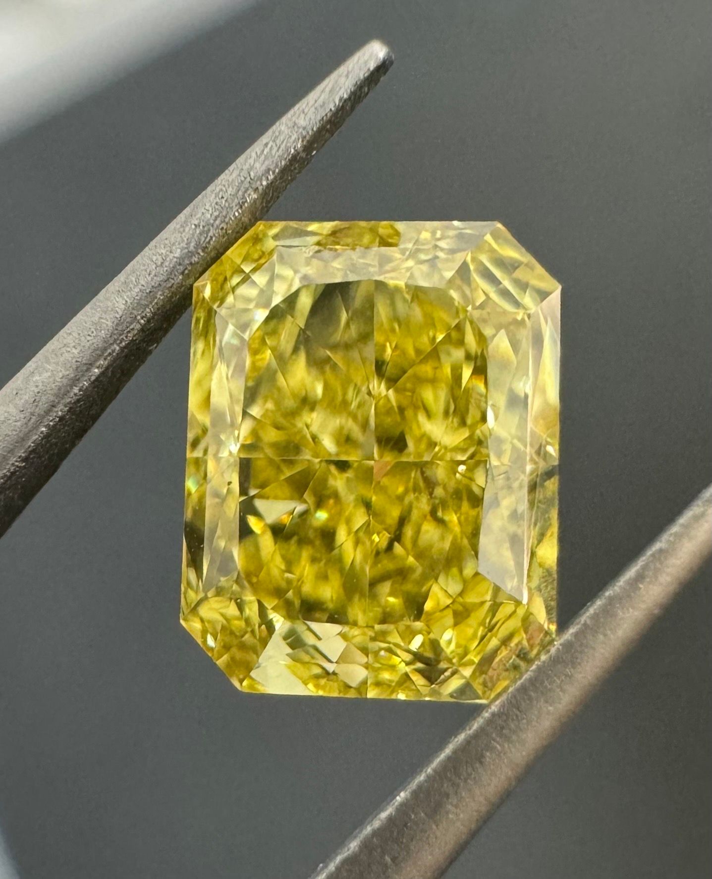 1.27 ct Radiant diamond